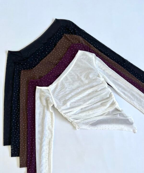 Alternative view of 1671/TS-TOP TUL STRASS HOMBRO CAIDO CON PICO IRREGULAR Y ELASTICO FRUNCE LATERALES MANGA LARGA