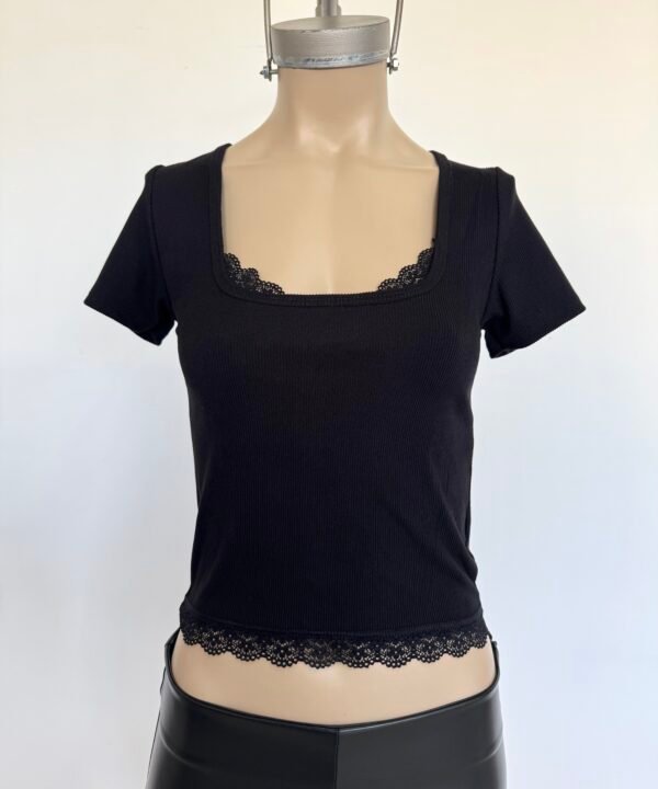 Alternative view of 1108-REMERA MORLEY TAO MANGA CORTA ESCOTE CUADRADO CON PUNTILLA BORDE Y RUEDO