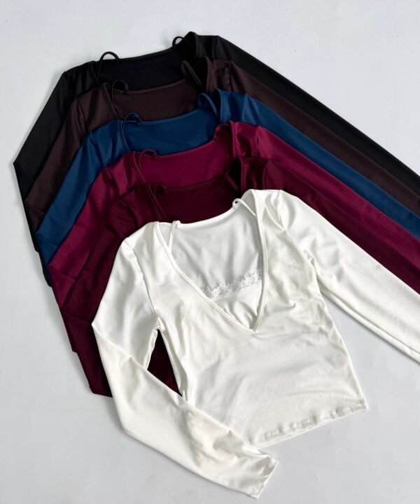 2302/M-Remera Microfibra Escotado V Manga Larga Con Croptop Puntilla Y Elastico Interno