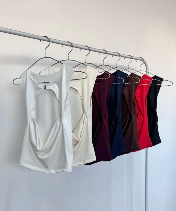 2816/M-Top Microfibra Musculosa Abertura Pecho Con Broche Gancho Y Bando Forrado