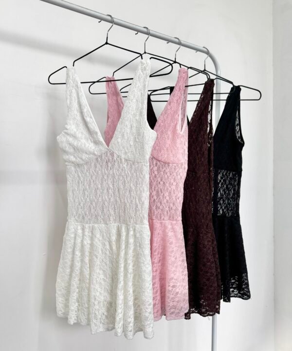 470/E-Vestido Musculosa Encaje Olimpia Pechera Forrado Con Volado Y Short Espalda U