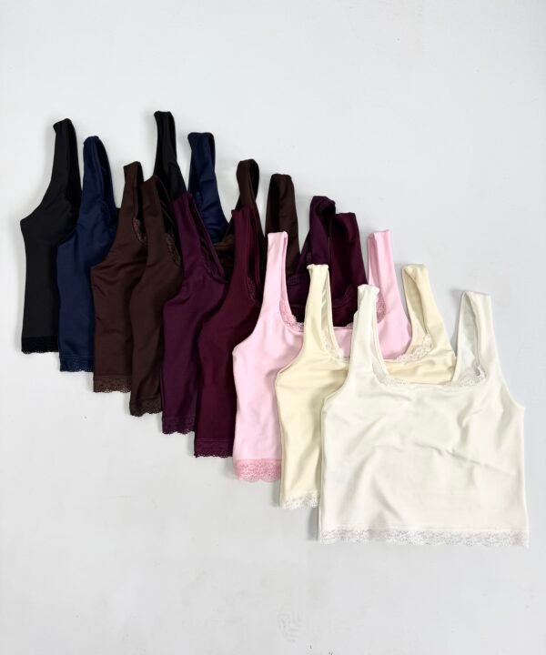 3138/M-Top Musculosa Escote Cuadrado Forrado Con Puntilla Borde Y Ruedo