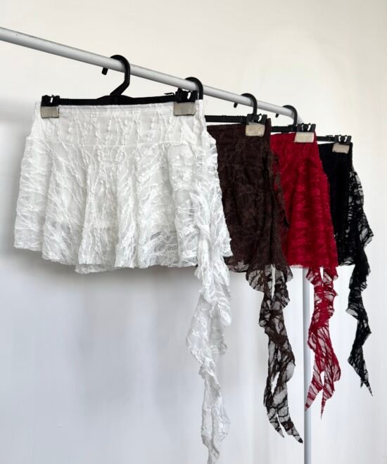 648/ET-Pollera Encaje Tere Volado Grande Con Cintura Volado Caido Lateral Y Short Interno