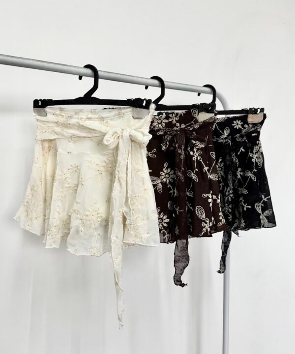 658/TH-Pollera Tul Hilo Bordado North Cintura Lazo Con Volado Y Short Interno