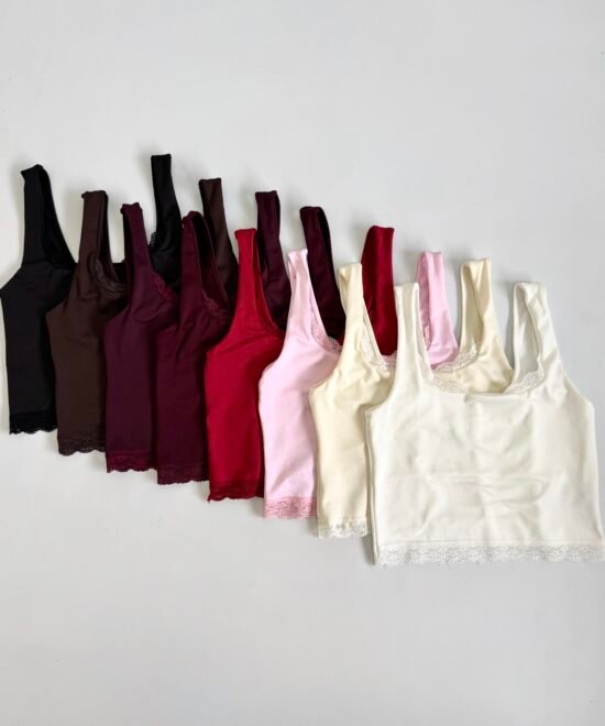 3138/M-Top Musculosa Escote Cuadrado Forrado Con Puntilla Borde Y Ruedo
