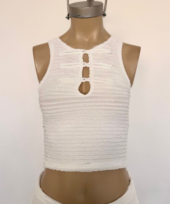 2080/R-Musculosa Mini Ruffle Escote V Cavado Con 3 Alamares Nudo - Imagen 3