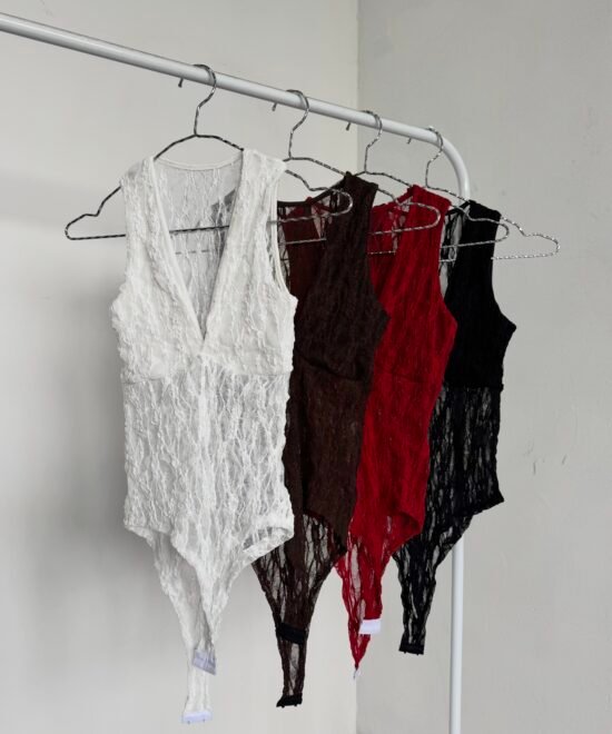 5339/ET-Body Encaje Tere Musculosa Pechera Forrado Con Gancho Abajo